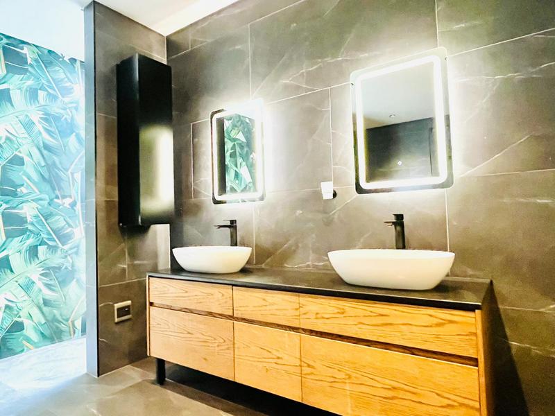 4 Bedroom Property for Sale in Constantia Western Cape